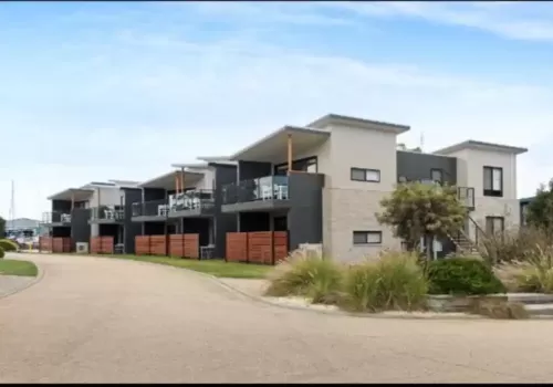 big_big_captains_cove_ground_floor_luxury_apartments_-_free_netflix-copy-17
