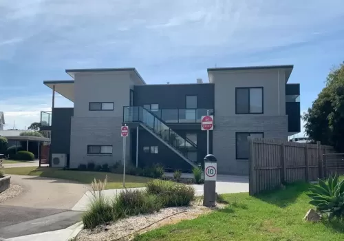 big_big_captains_cove_ground_floor_luxury_apartments_-_free_netflix